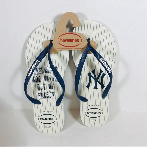yankees flip flops